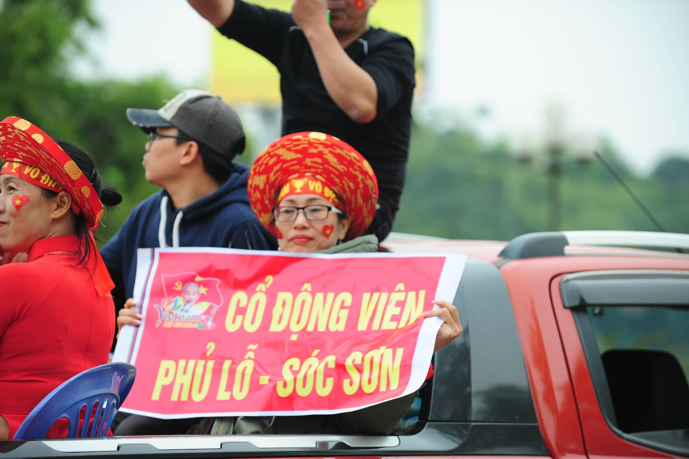 Cổ động viên vỡ òa sau bàn mở tỷ số của Anh Đức ảnh 56