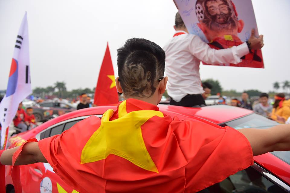 Cổ động viên vỡ òa sau bàn mở tỷ số của Anh Đức ảnh 66