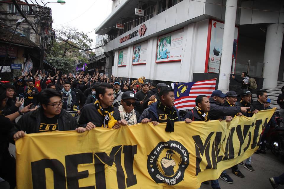 Cổ động viên vỡ òa sau bàn mở tỷ số của Anh Đức ảnh 33