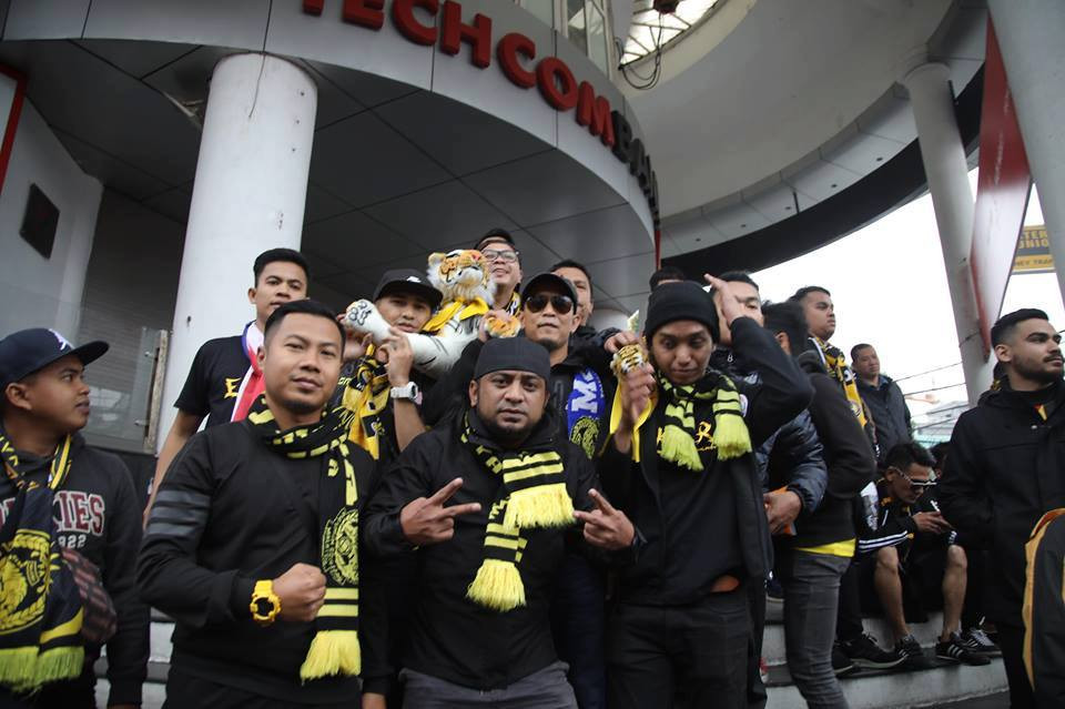 Cổ động viên vỡ òa sau bàn mở tỷ số của Anh Đức ảnh 31