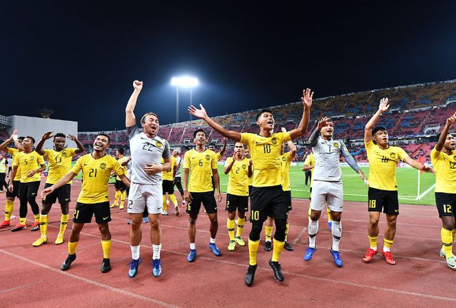 Những cung bậc cảm xúc của CĐV ở chung kết lượt đi AFF Cup ảnh 31