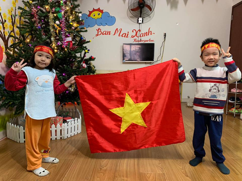 Những cung bậc cảm xúc của CĐV ở chung kết lượt đi AFF Cup ảnh 29