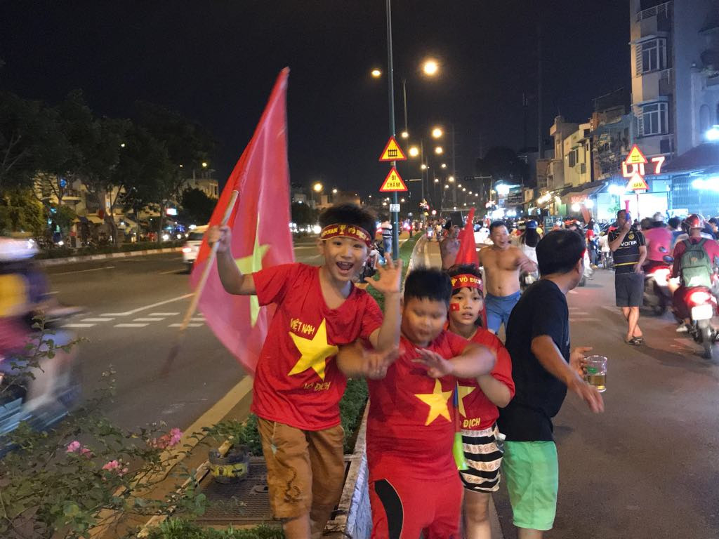 Đêm cuồng nhiệt với chức vô địch AFF Cup 2018 của tuyển Việt Nam ảnh 22
