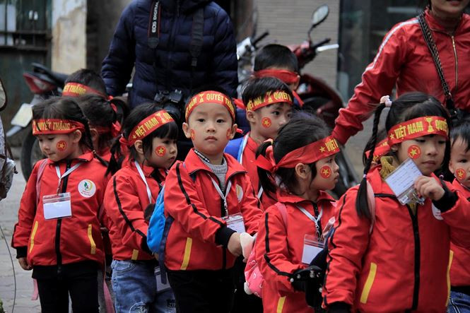 Cổ động viên vỡ òa sau bàn mở tỷ số của Anh Đức ảnh 63