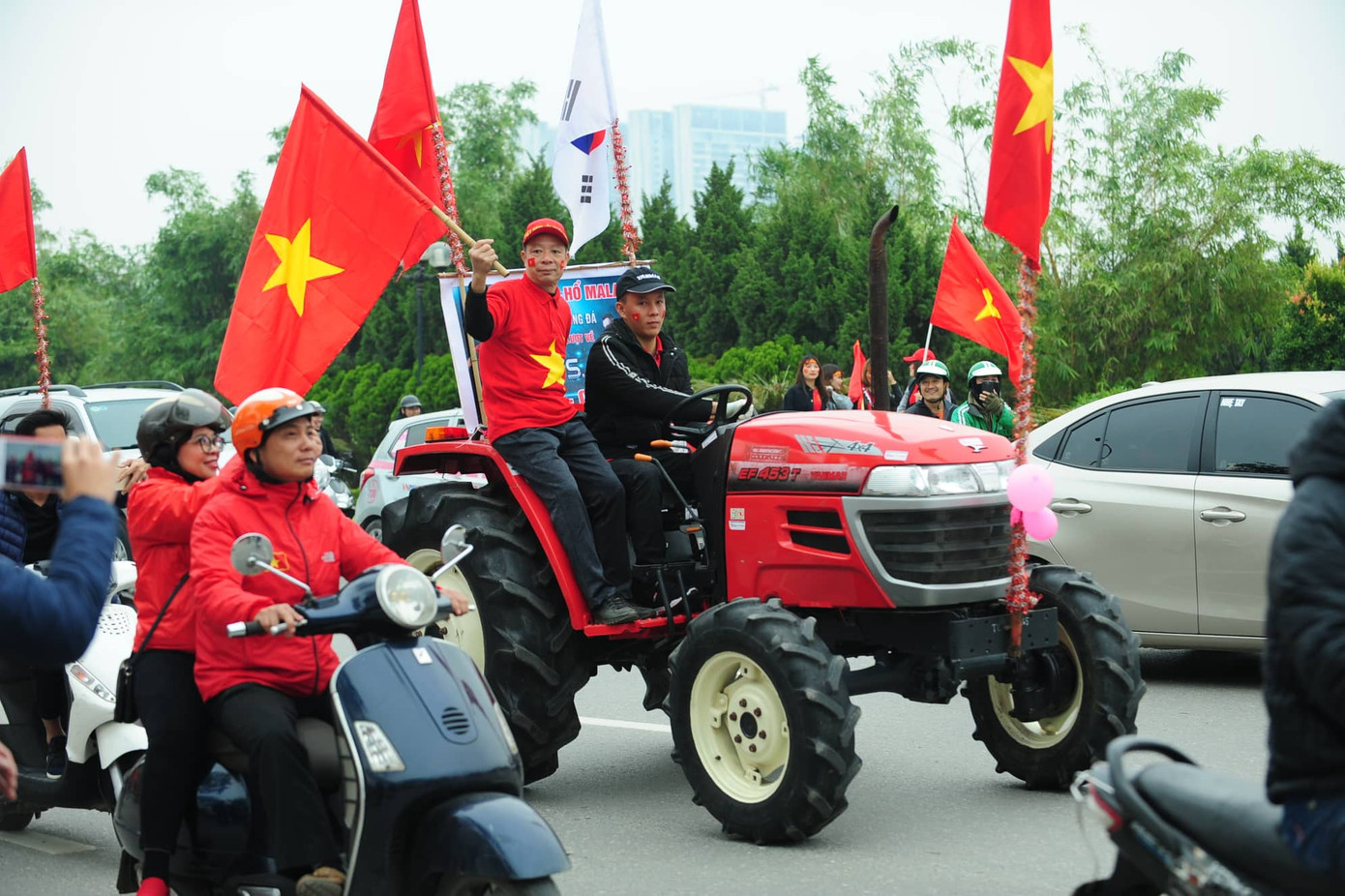 Cổ động viên vỡ òa sau bàn mở tỷ số của Anh Đức ảnh 58