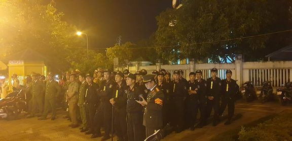 Cả nước xuống đường mừng tuyển Việt Nam vào chung kết AFF Cup ảnh 50