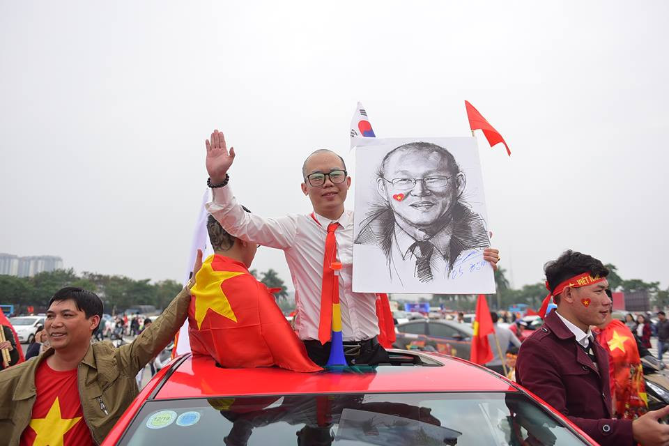 Cổ động viên vỡ òa sau bàn mở tỷ số của Anh Đức ảnh 65