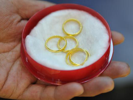 Trên thị trường đang có ít nhất 4 sản phẩm vàng nhẫn khác nhau, tuy nhiên giá mỗi nơi một khác. Ảnh: VnExpress