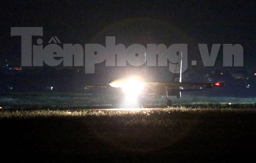 Sau khi làm công tác chuẩn bị, máy bay đến đầu đường băng sẵn sàng xuất phát