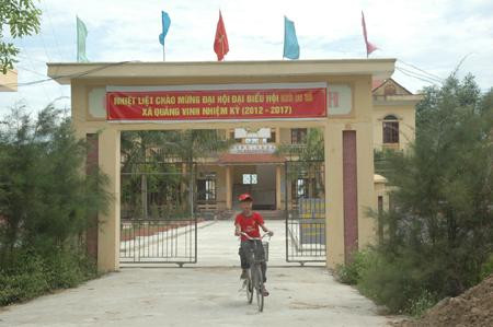 Cán bộ đông như châu chấu nhưng ngày làm việc mà trụ sở xã Quảng Vinh vắng tanh