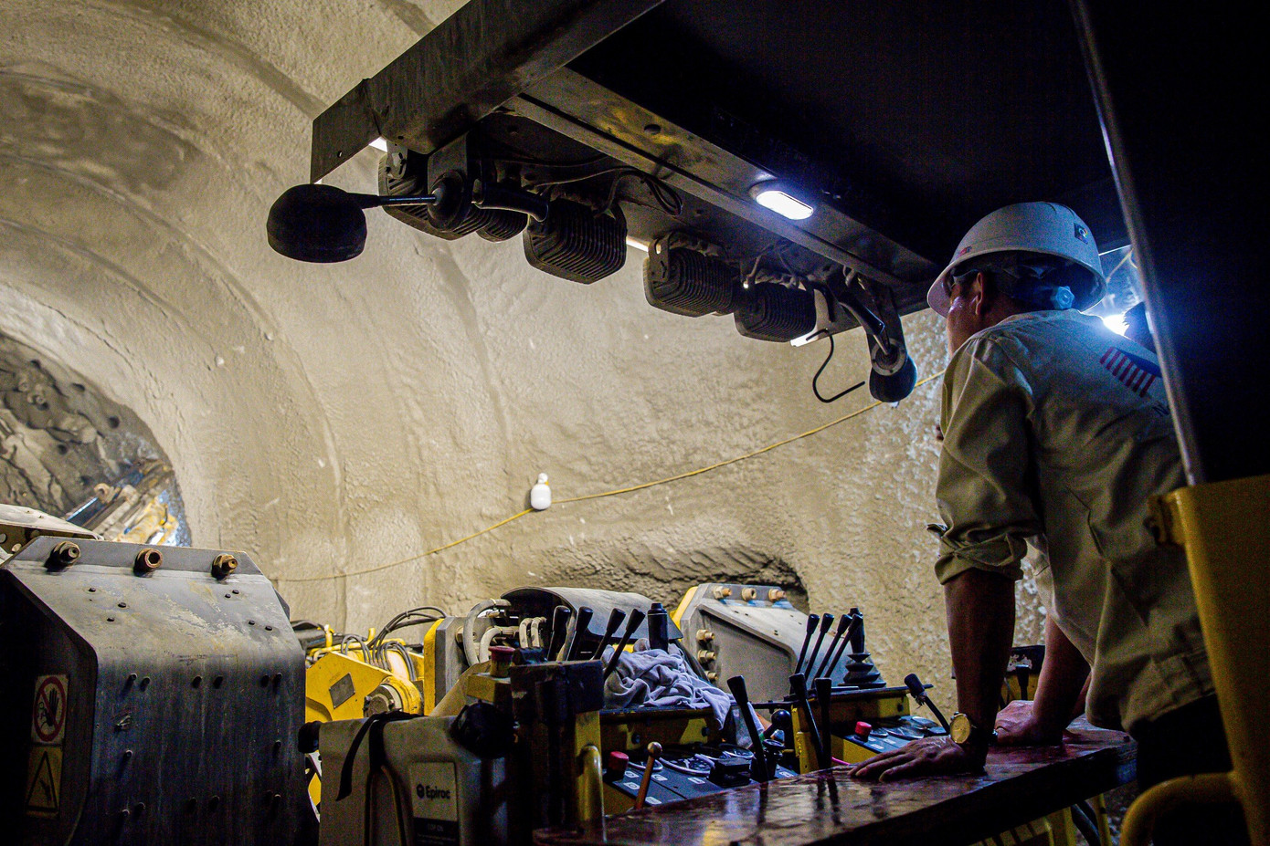 Dự kiến hầm đường sắt Chí Thạnh sẽ thông tàu vào trưa ngày 30/5.