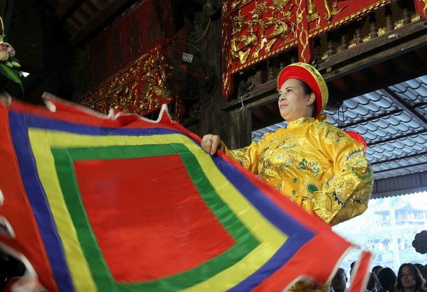 Phần dự liên hoan của thanh đồng Trần Thị Huệ. (Ảnh: Thanh Tùng - TTXVN)