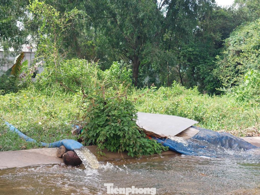 Do ảnh hưởng từ dự án, nhiều hộ dân sinh sống gần đó bị ngập úng mỗi khi trời mưa. Một số hộ dân phải đầu tư máy bơm để hút nước vì bị ngập. Trong dự án còn một số căn nhà chưa di dời và người dân vẫn đang sinh sống.