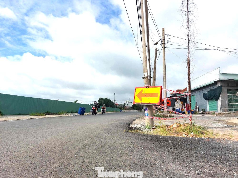 Ban Quản lý dự án đầu tư xây dựng TP Thủ Dầu Một đã gửi văn bản đến Công ty Điện lực Bình Dương đề nghị di dời các trụ điện còn vướng mắc song chưa được giải quyết vì thiếu kinh phí. Cơ quan chức năng đang vận động đơn vị thi công hỗ trợ kinh phí di dời lưới điện. Khi lưới điện được di dời, tuyến đường sẽ nhanh chóng được thi công và sớm hoàn thành.