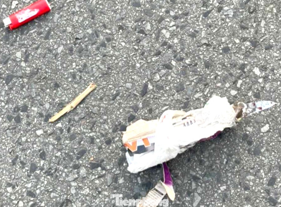 Bật lửa và con dao tại hiện trường Bật lửa và con dao tại hiện trường