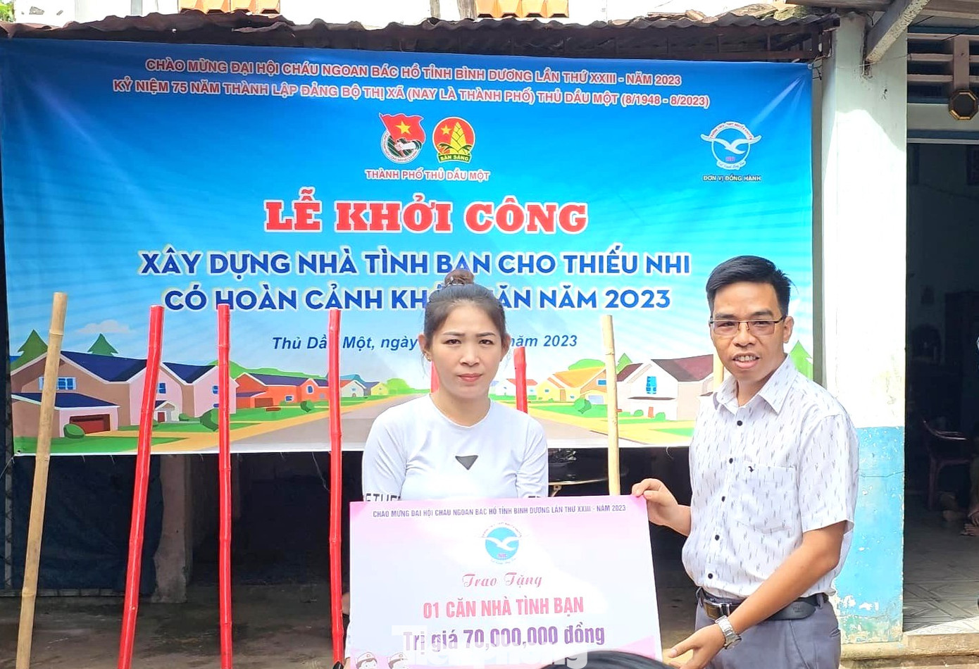 Khởi công xây dựng "căn nhà tình bạn" cho gia đình chị Nguyễn Thị Ngọc Dung