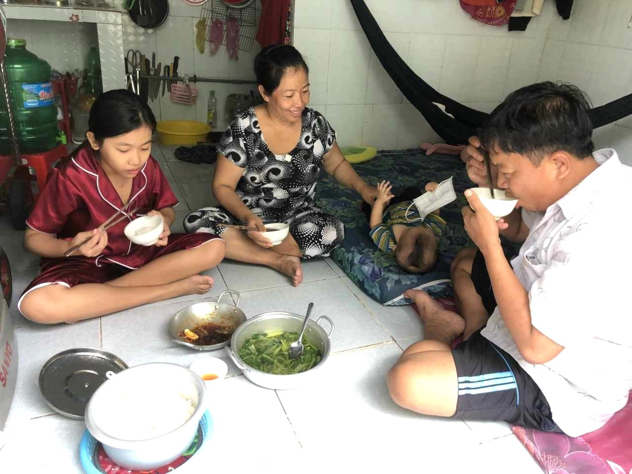 Người lao động ngoại tỉnh tại Bình Dương rất đông, nhu cầu về nhà ở rất lớn. Người lao động ngoại tỉnh tại Bình Dương rất đông, nhu cầu về nhà ở rất lớn.