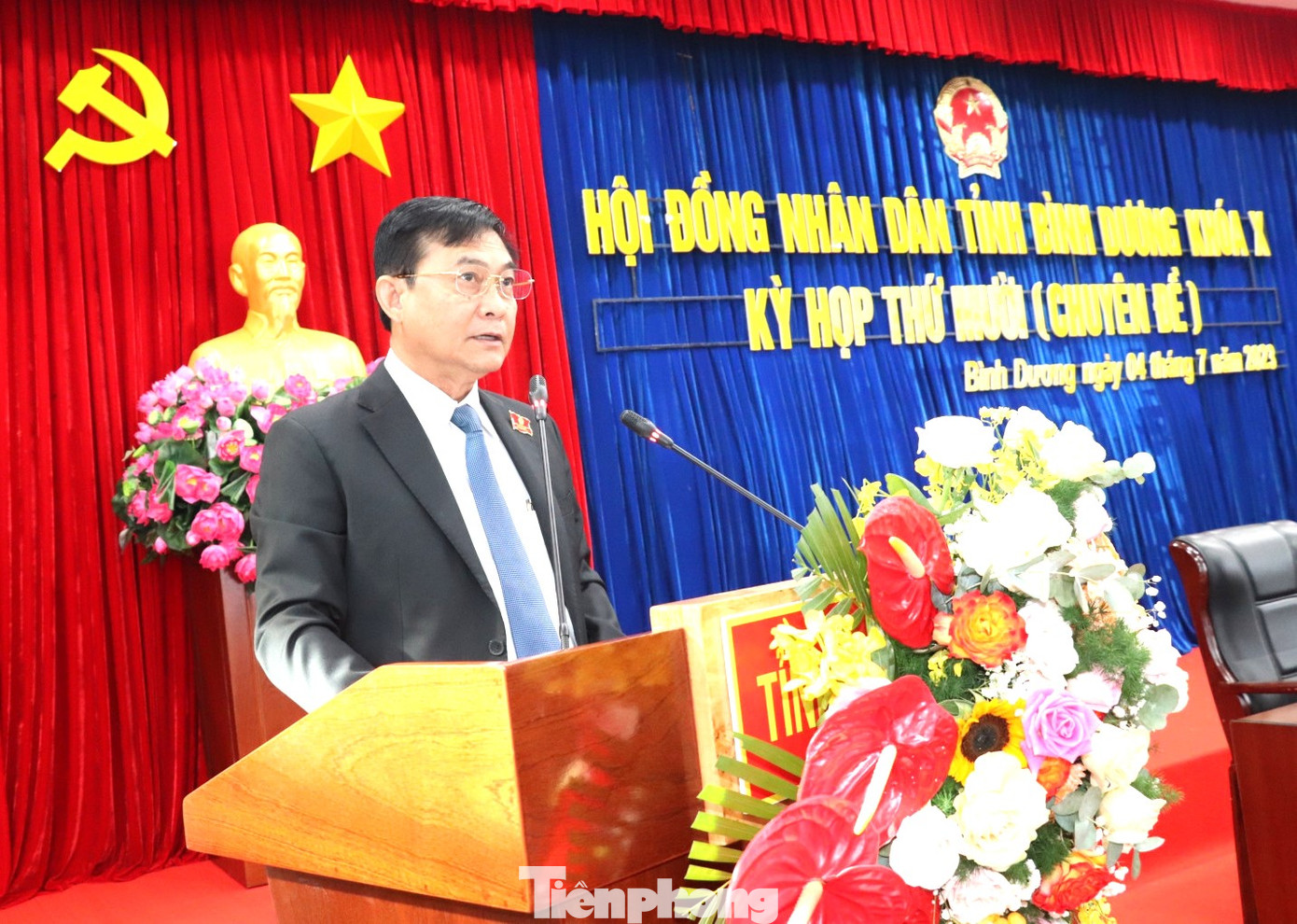 Chủ tịch HĐND tỉnh Bình Dương Nguyễn Văn Lộc phát biểu tại kỳ họp