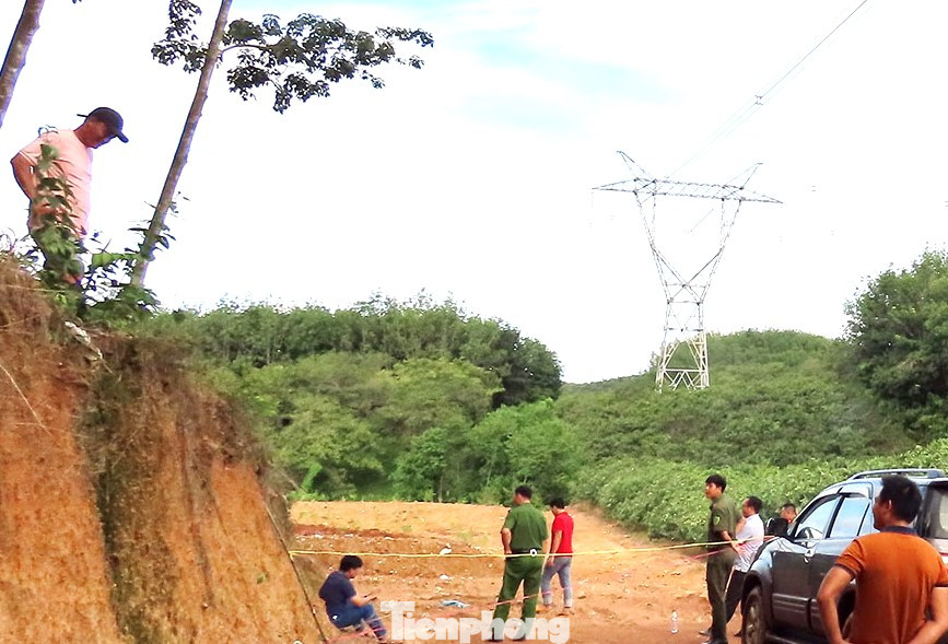 Công an khám nghiệm hiện trường