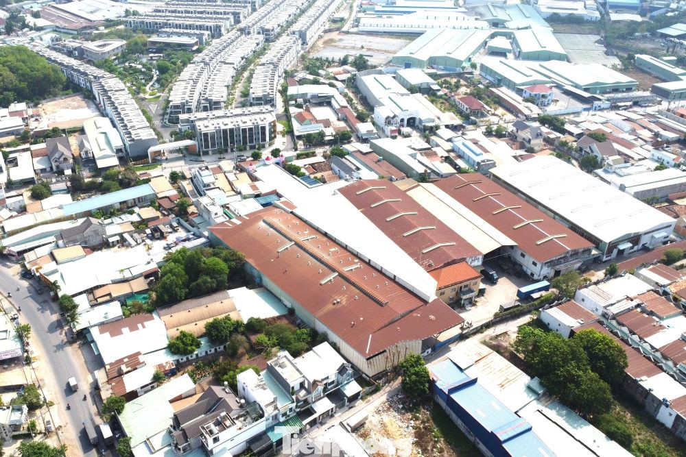 Trên địa bàn tỉnh Bình Dương có hàng nghìn doanh nghiệp nằm ngoài khu, cụm công nghiệp. Trên địa bàn tỉnh Bình Dương có hàng nghìn doanh nghiệp nằm ngoài khu, cụm công nghiệp.