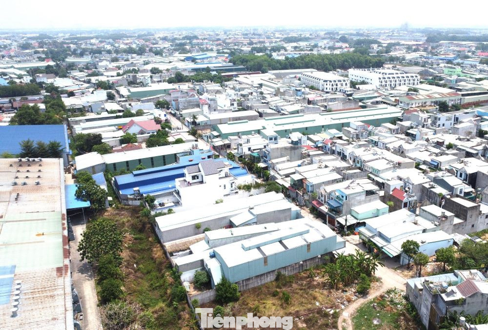 Nhà xưởng nằm xen kẽ nhà dân