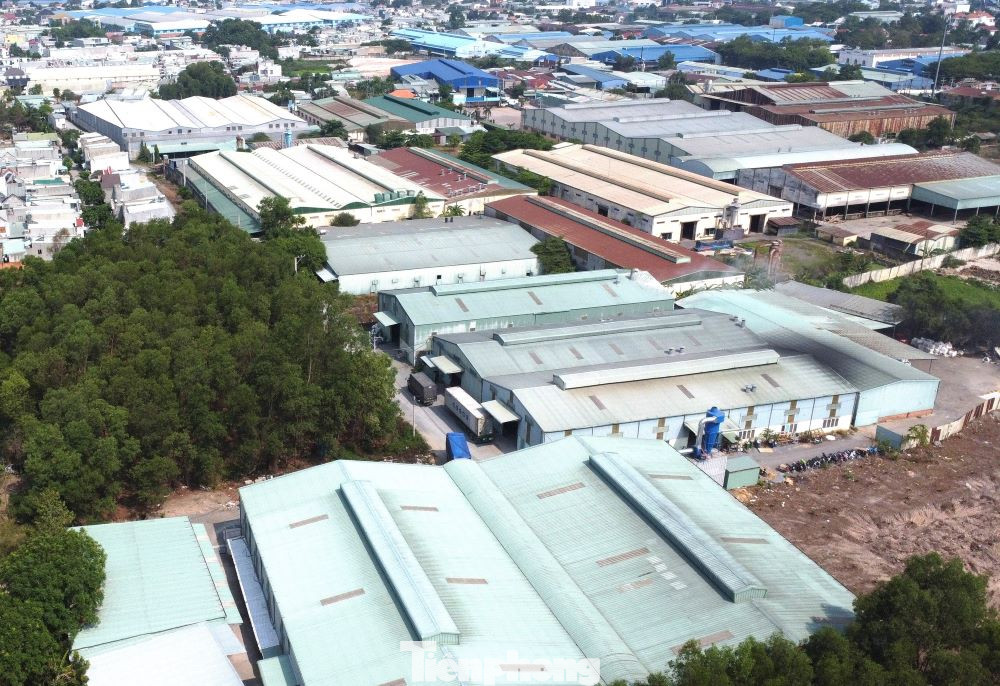 Giám đốc Sở Kế hoạch và Đầu tư tỉnh Bình Dương Phạm Trọng Nhân cho biết thêm, địa phương hiện có 29 KCN, trong đó 27 khu đã hoạt động và lấp đầy hơn 85%; 12 cụm công nghiệp lấp đầy khoảng 68%. Do đó với diện tích còn lại thì các khu, cụm công nghiệp thừa sức đáp ứng nhu cầu di dời của DN theo kế hoạch.