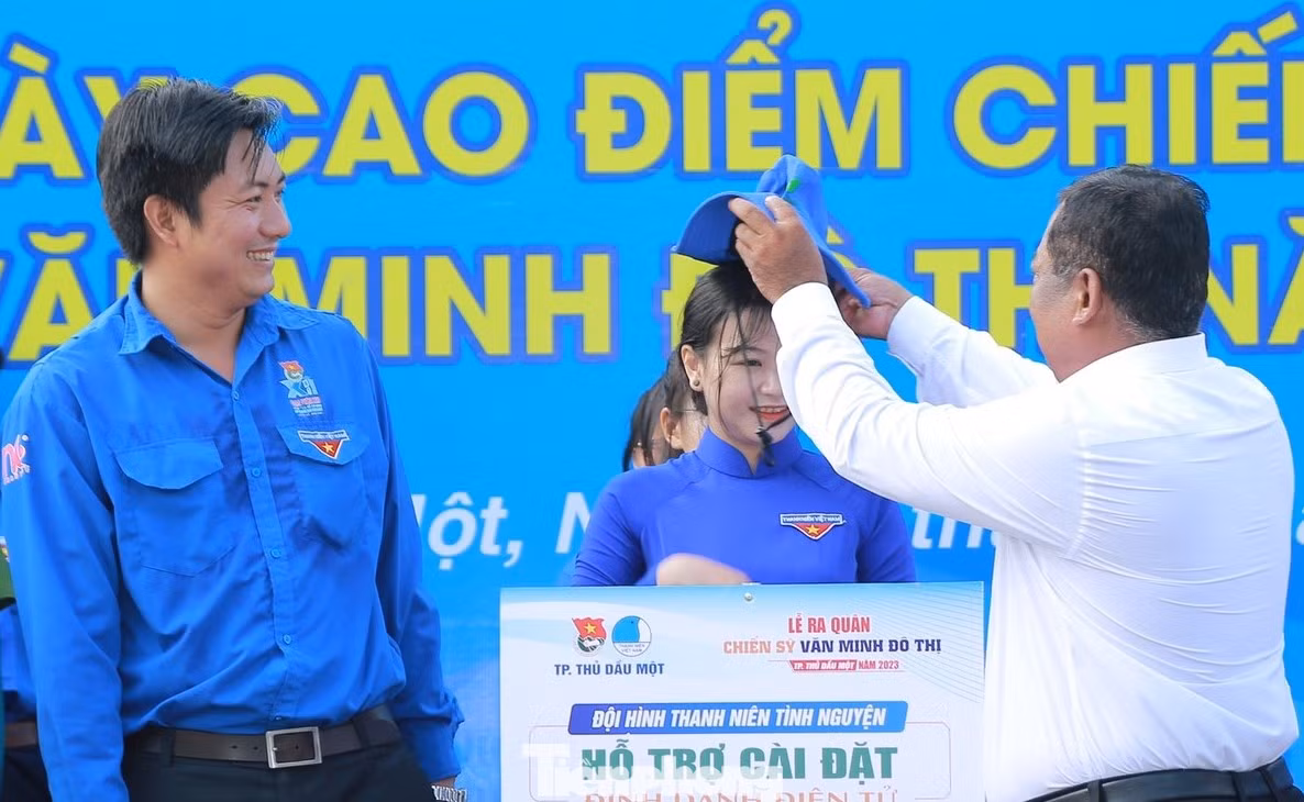 Các đơn vị đồng hành cùng chương trình bao gồm: Cụm thi đua số 1 - Thành Đoàn Thủ Dầu Một; cụm thi đua Xây dựng lực lượng, hậu cần Công an tỉnh Bình Dương; cụm thi đua số 5 - Đoàn khối các cơ quan và doanh nghiệp tỉnh Bình Dương và Điện lực Phú Giáo. Các đơn vị đồng hành cùng chương trình bao gồm: Cụm thi đua số 1 - Thành Đoàn Thủ Dầu Một; cụm thi đua Xây dựng lực lượng, hậu cần Công an tỉnh Bình Dương; cụm thi đua số 5 - Đoàn khối các cơ quan và doanh nghiệp tỉnh Bình Dương và Điện lực Phú Giáo.