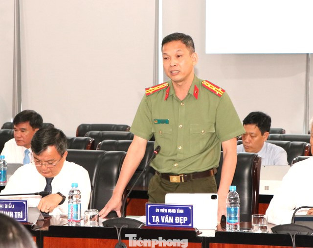 Đại tá Tạ Văn Đẹp trả lời đại biểu HĐND tỉnh Bình Dương về hoạt động PCCC. Đại tá Tạ Văn Đẹp trả lời đại biểu HĐND tỉnh Bình Dương về hoạt động PCCC.