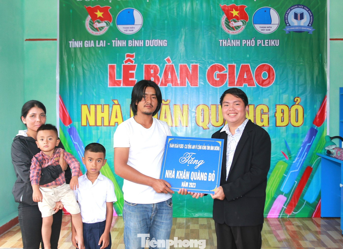 Tặng nhà Khăn quàng đỏ cho thiếu nhi tại tỉnh Gia Lai Tặng nhà Khăn quàng đỏ cho thiếu nhi tại tỉnh Gia Lai