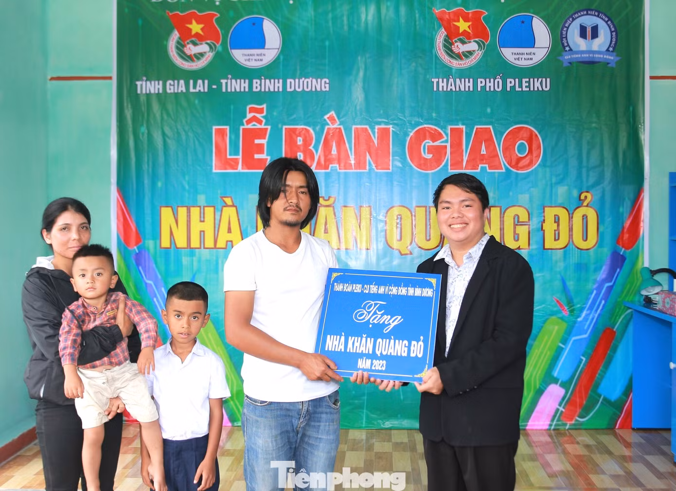 Tặng nhà Khăn quàng đỏ cho thiếu nhi tại tỉnh Gia Lai
