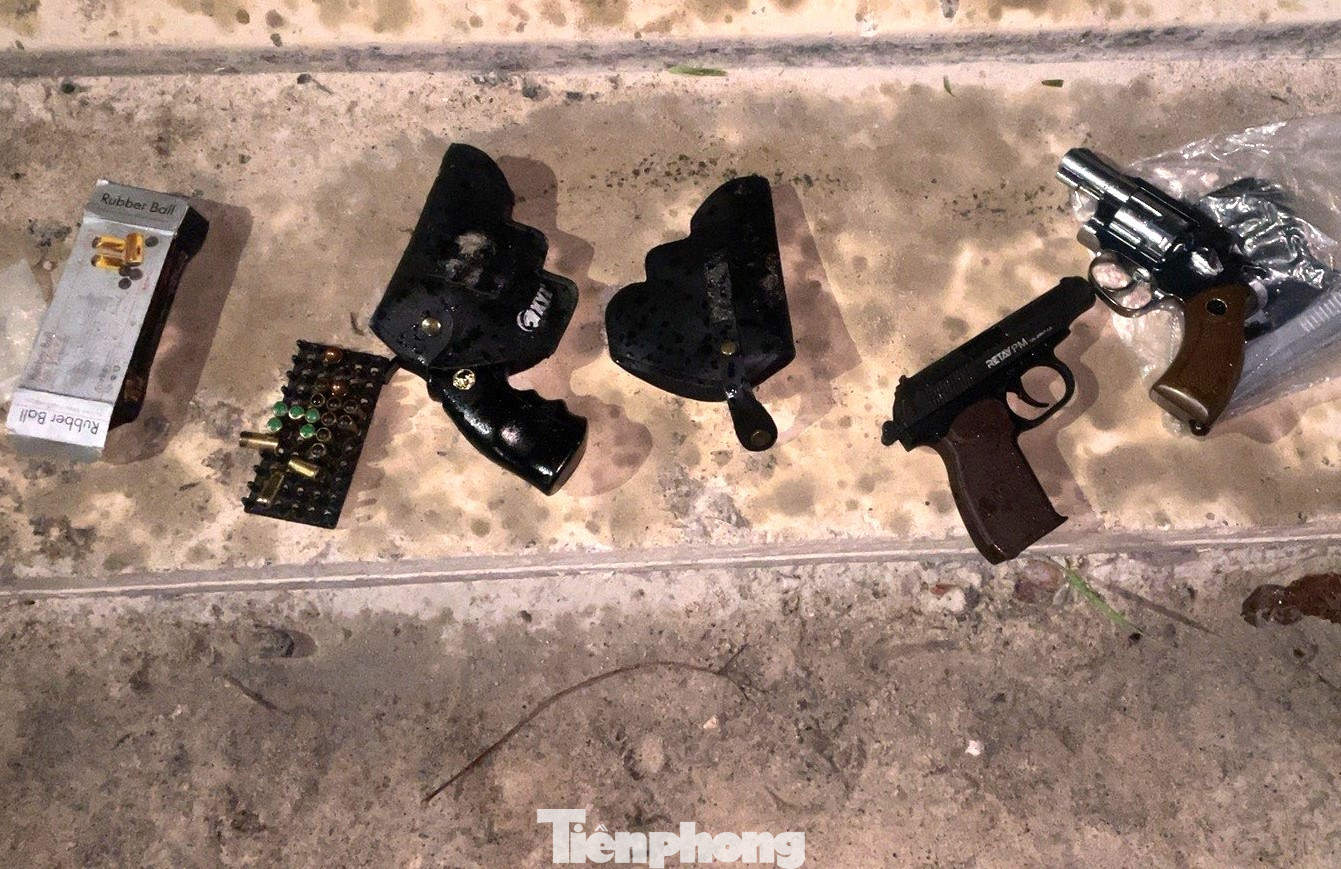 Tang vật công an thu giữ tại hiện trường Tang vật công an thu giữ tại hiện trường