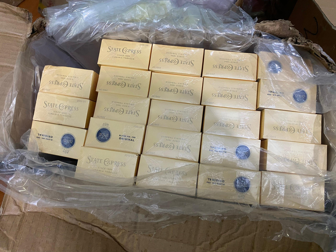 Số lượng lớn thuốc lá không rõ nguồn gốc bị phát hiện. Số lượng lớn thuốc lá không rõ nguồn gốc bị phát hiện.