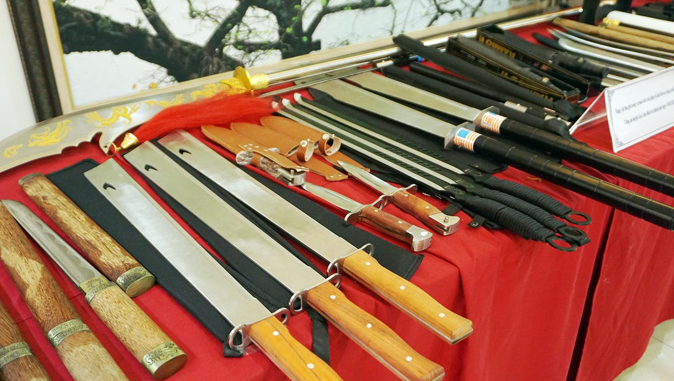 Ninh là đầu mối chuyên nhập lậu vũ khí thô sơ, công cụ hỗ trợ cung cấp cho nhóm đối tượng ở miền Bắc và một số tỉnh thành. Ninh là đầu mối chuyên nhập lậu vũ khí thô sơ, công cụ hỗ trợ cung cấp cho nhóm đối tượng ở miền Bắc và một số tỉnh thành.