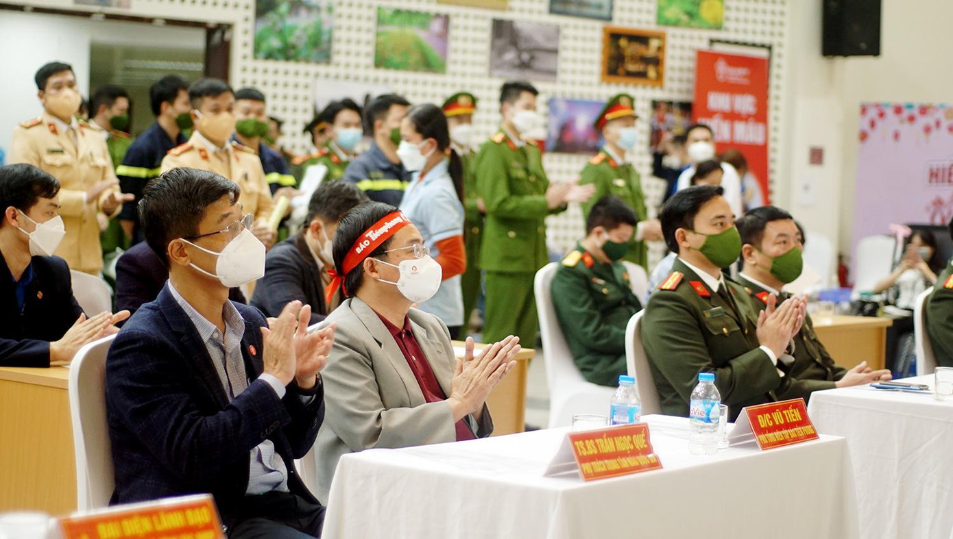 Đại diện các đơn vị tham gia lễ phát động.