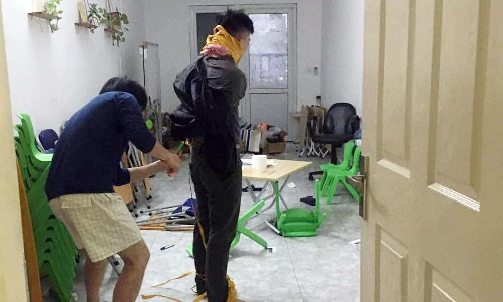 Hình ảnh nạn nhân bị trói lại. Ảnh người dân cung cấp.