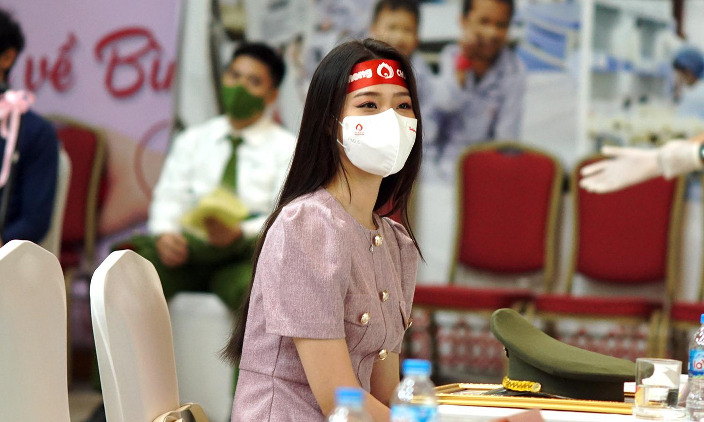 Người đẹp biển Nguyễn Hoàng Bảo Châu