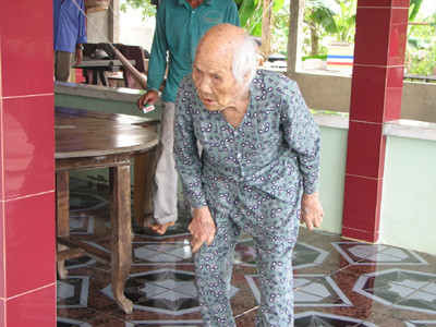 Mẹ Viết vẫn tự đi lại được