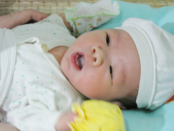 Hôm nay, 14 - 11, cháu Phạm Xuân Trường sẽ xuất viện, về quê. Ảnh chụp cháu Trường ngày 9 - 11. Ảnh: Lãng Phong