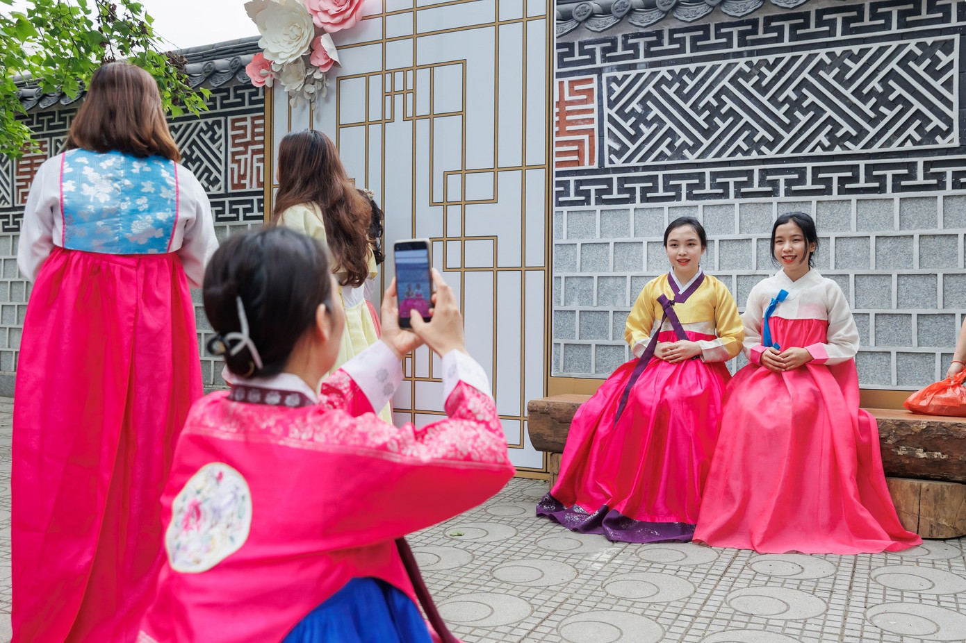 Người dân Hà Nội sẽ được trải nghiệm mặc áo hanbok của Hàn Quốc Người dân Hà Nội sẽ được trải nghiệm mặc áo hanbok của Hàn Quốc