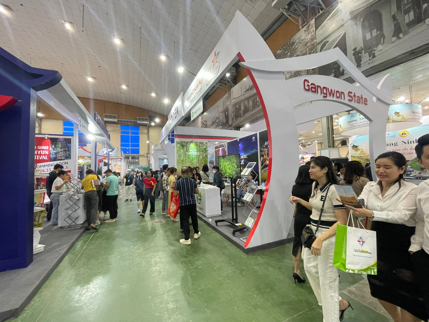 Các doanh nghiệp lữ hành Hàn Quốc tham gia VITM 2024.