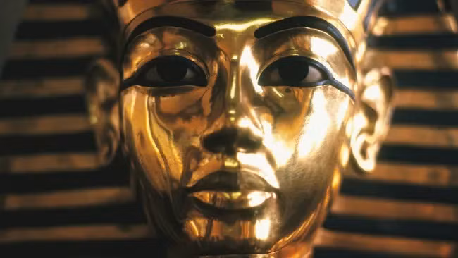 Vua Tutankhamun lên ngôi Ai Cập cổ đại lúc 9 hoặc 10 tuổi, vào thế kỷ 14 trước Công nguyên và chết khoảng một thập kỷ sau đó. (Ảnh: Romilly Lockyer qua Getty Images) Vua Tutankhamun lên ngôi Ai Cập cổ đại lúc 9 hoặc 10 tuổi, vào thế kỷ 14 trước Công nguyên và chết khoảng một thập kỷ sau đó. (Ảnh: Romilly Lockyer qua Getty Images)