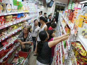 Nhiều siêu thị hiện đã chuẩn bị xong nguồn hàng phục vụ Tết Nguyên đán