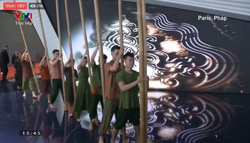 Hoa hậu Tiểu Vy và David Beckham xuất hiện bên xe Vinfast ảnh 11