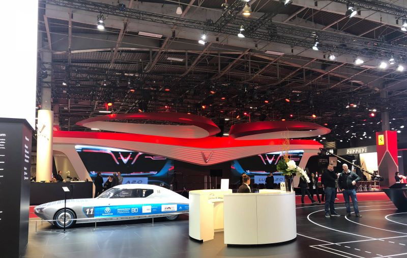 Hoa hậu Tiểu Vy và David Beckham xuất hiện bên xe Vinfast ảnh 20