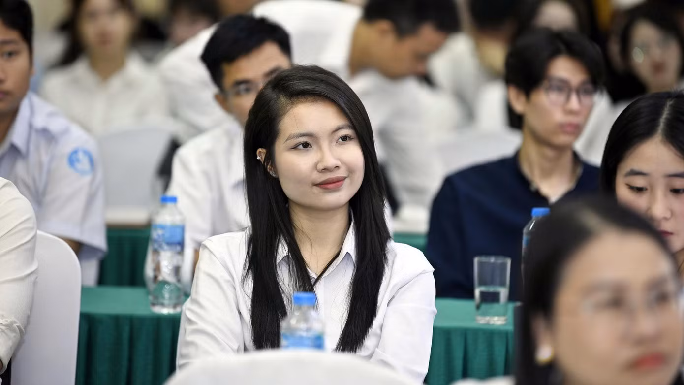 Các thủ lĩnh sinh viên lắng nghe chia sẻ tại chương trình.