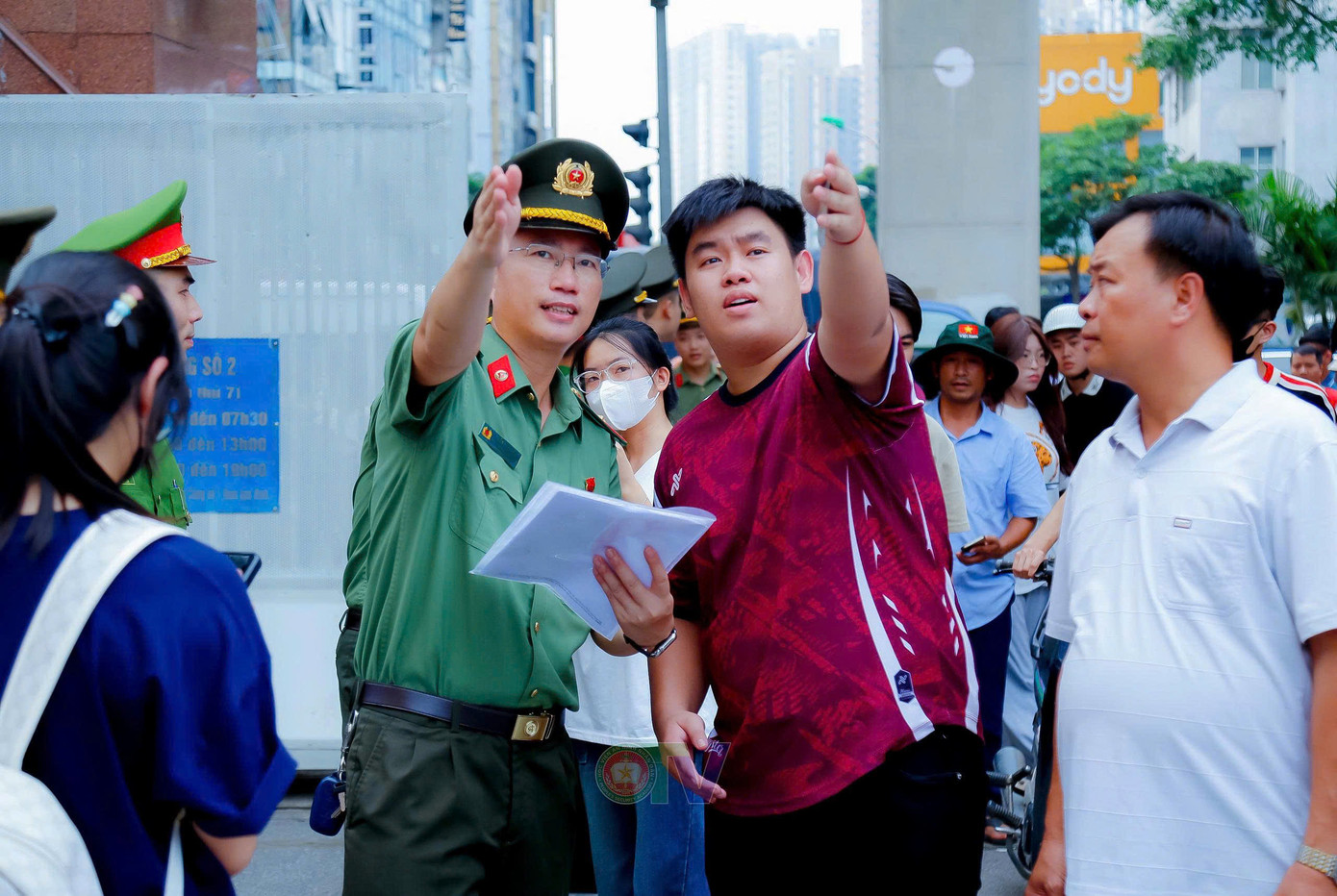 Trong 2 ngày 5 - 6/7, tại các học viện, trường đại học trong Công an nhân dân diễn ra kỳ thi đánh giá năng lực của Bộ Công an năm 2025. Nhằm kịp thời hỗ trợ các đơn vị chức năng triển khai công tác đảm bảo an ninh, an toàn cho kỳ thi, đồng thời hỗ trợ thí sinh và nhà người nhà thí sinh, Ban Thanh niên CAND đã chỉ đạo Đoàn Thanh niên các trường CAND triển khai các đội hình tình nguyện “Tiếp sức mùa thi” với nhiều hoạt động thiết thực, ý nghĩa.