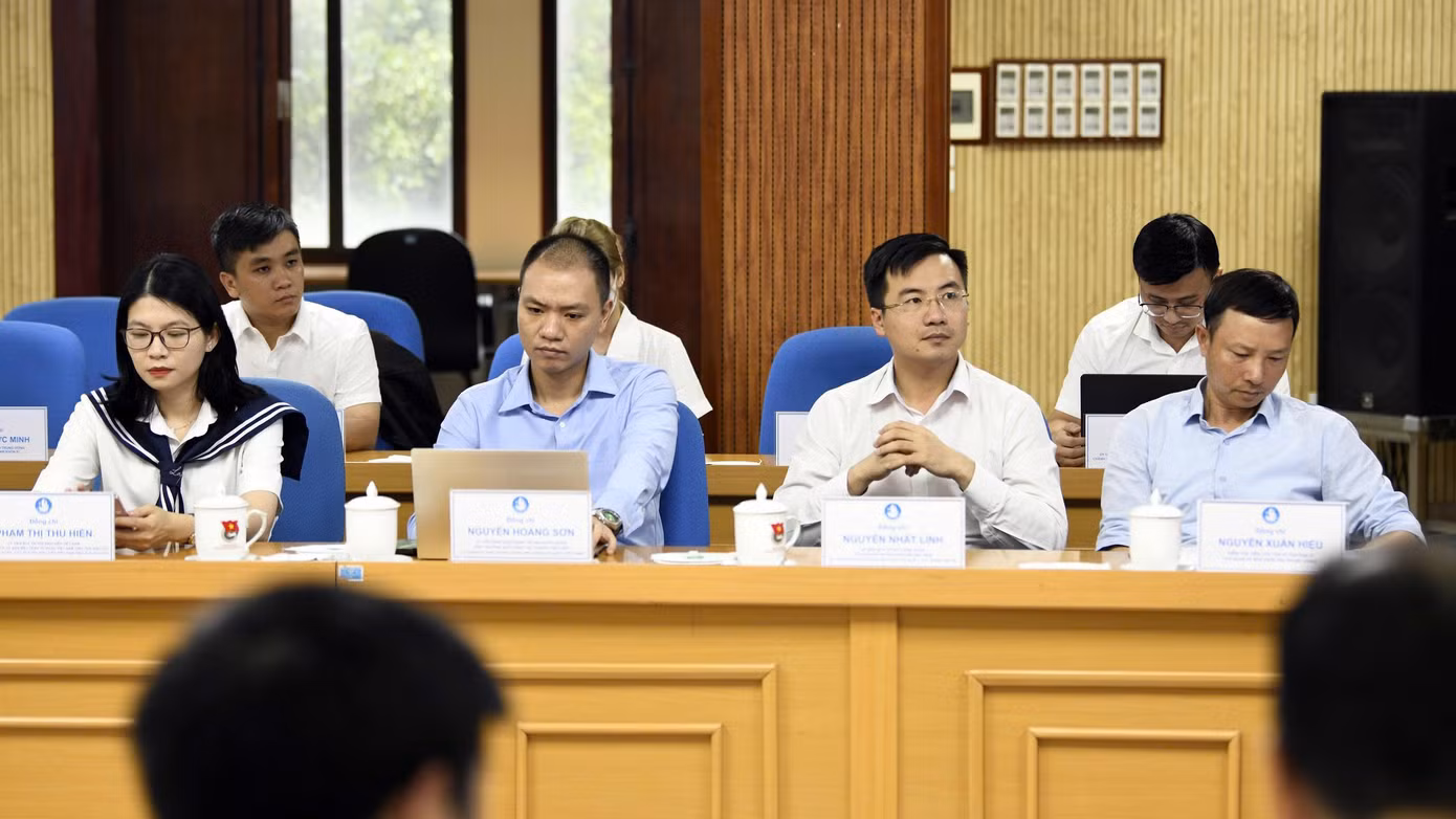 Các đại biểu tham dự hội nghị.