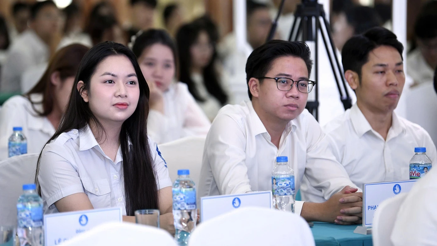 Các thủ lĩnh sinh viên lắng nghe chia sẻ tại chương trình.