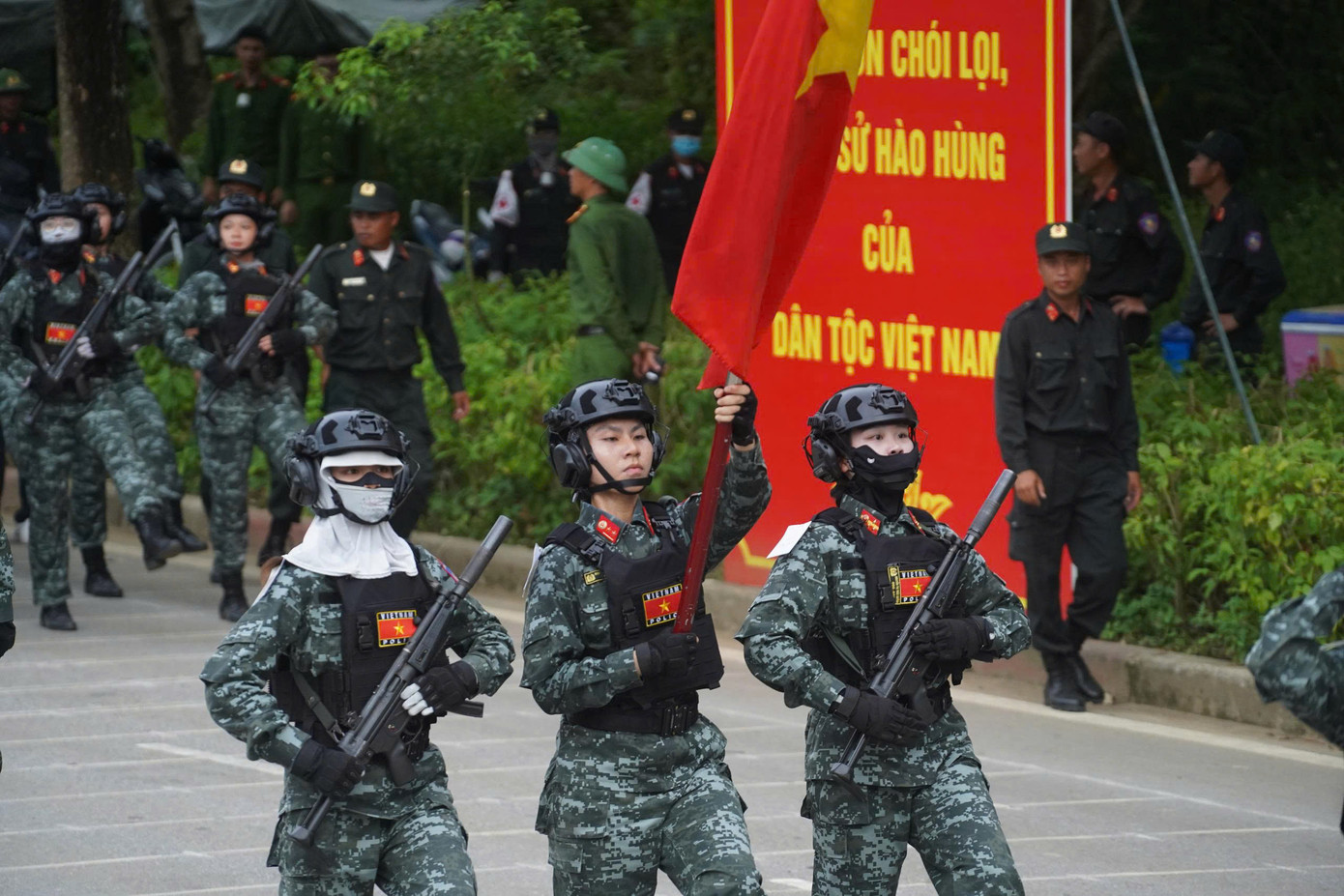 Nguyễn Thị Hồng Vân - cô gái đến từ miền Tây sông nước Đồng Tháp hiện là chiến sĩ thuộc khối nữ Cảnh sát đặc nhiệm.