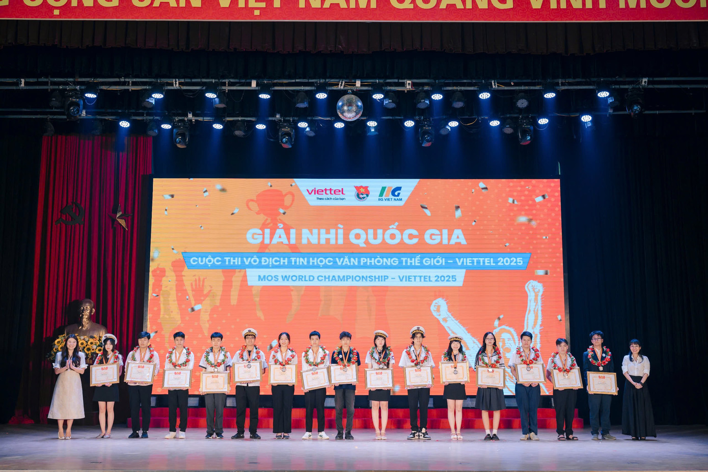 Ngoài ra, tại buổi Lễ, Ban tổ chức cũng vinh danh và trao tặng 18 giải nhì, 30 giải ba, 72 giải khuyến khích và 6 giải triển vọng cùng nhiều giải thưởng danh giá dành cho cá nhân và tập thể đạt thành tích cao trong Cuộc thi.